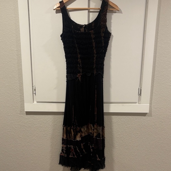 mezor Dresses & Skirts - Chic Sleeveless Black and Brown Midi Dress